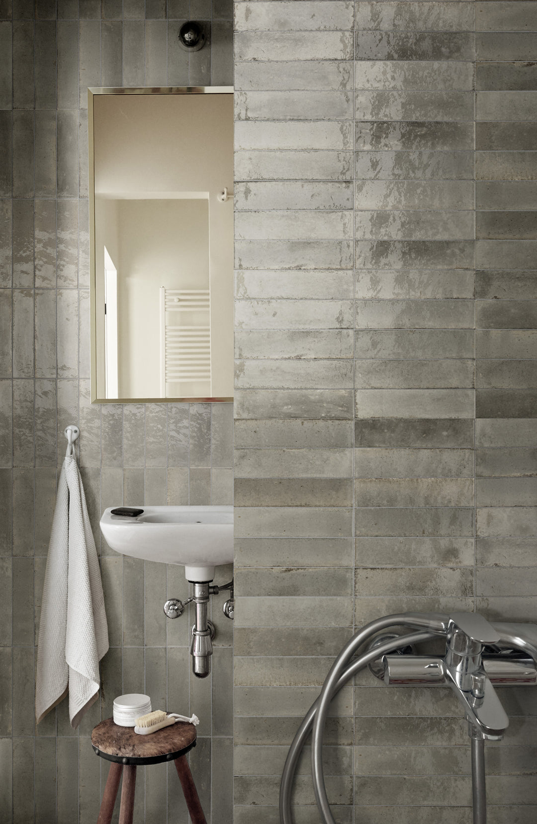 ARENDAL GREIGE GLOSS 60X240 WALL TILE